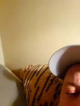 Snapshot of BODY78_M chatting on 14, 12, 2025 BODY78 M online show from 14, 12, 2025