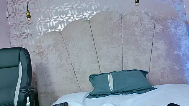 Snapshot of abby_saenz_2025 chatting on 1, 12, 2025 abby saenz 2025 online show from 1, 12, 2025