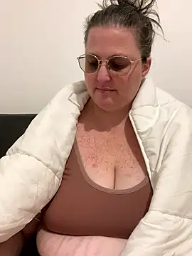 bea french curvy online show from 13, 1, 2026