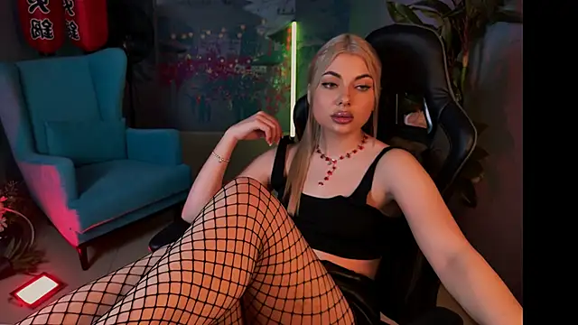 HyileyClark online show from 27, 11, 2025