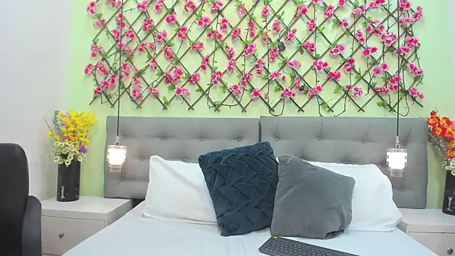 Snapshot of Luna_delvalle chatting on 28, 11, 2025 Luna delvalle online show from 28, 11, 2025