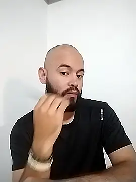 Snapshot of Duglass_tomson chatting on 29, 11, 2025 Duglass tomson online show from 29, 11, 2025