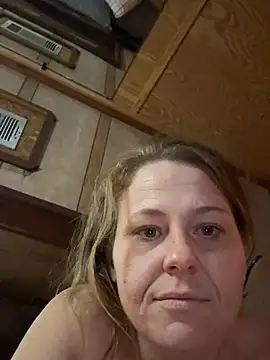 Snapshot of WhitNmike chatting on 18, 12, 2025 WhitNmike online show from 18, 12, 2025