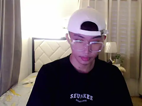 asiantwink0000 online show from 8, 2, 2026