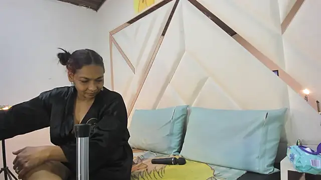 Valeria gil  online show from 1, 6, 2026