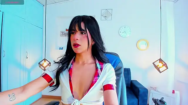 Hot Darliing online show from 1, 12, 2025