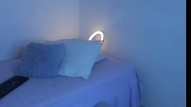 Snapshot of violetaebony chatting on 15, 12, 2025 violetaebony online show from 15, 12, 2025