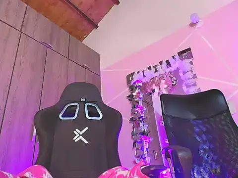 Doll Dollys  online show from 20, 12, 2025