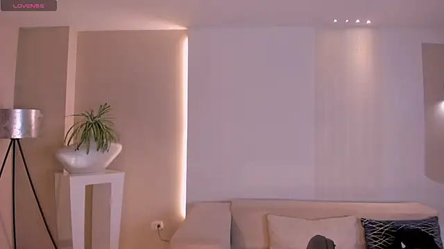 LisaFlowers  online show from 18, 12, 2025