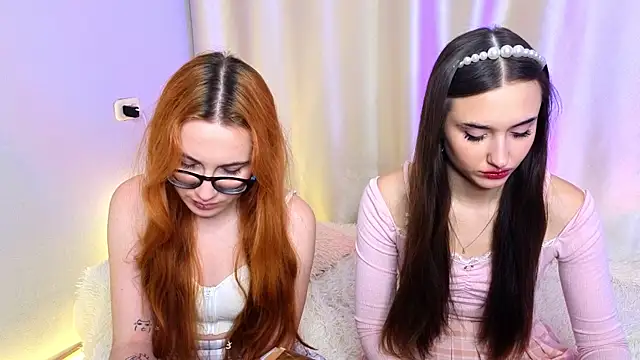 sunny luna online show from 28, 11, 2025