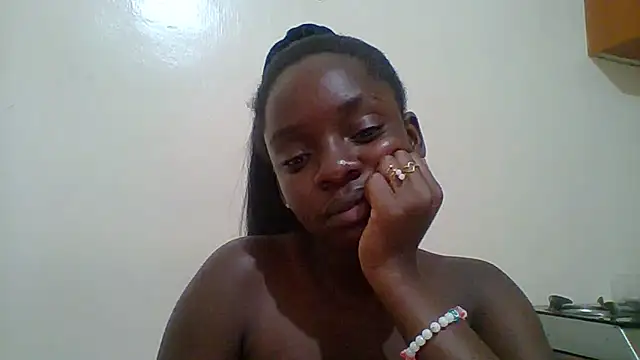 Snapshot of cutest_ebony chatting on 14, 12, 2025 cutest ebony online show from 14, 12, 2025
