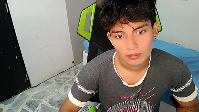 Green XoX online show from 30, 11, 2025