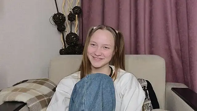 Snapshot of BibiStapler chatting on 13, 12, 2025 BibiStapler online show from 13, 12, 2025