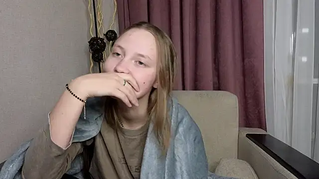 Snapshot of BibiStapler chatting on 18, 12, 2025 BibiStapler online show from 18, 12, 2025