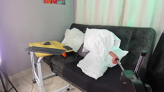 BonnieRitz online show from 2, 12, 2025