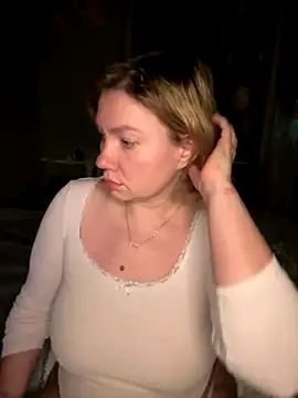 Snapshot of Lola_kiss_me chatting on 1, 12, 2025 Lola kiss me online show from 1, 12, 2025