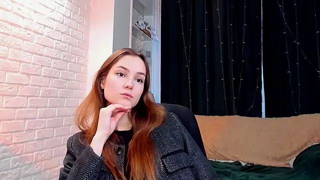 Snapshot of LouiseFlower_ chatting on 2, 12, 2025 LouiseFlower online show from 2, 12, 2025