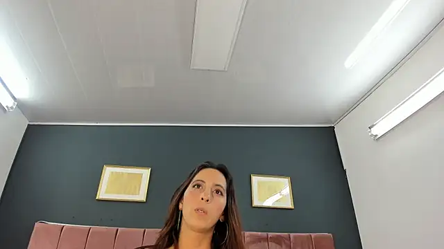 AlessiaRinaldi  online show from 17, 4, 2026