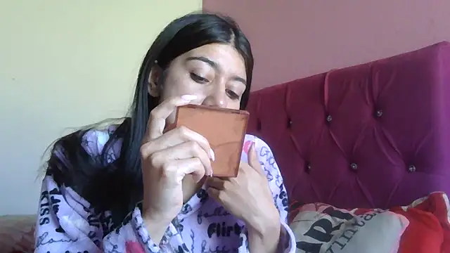 Snapshot of TaylorLove- chatting on 15, 12, 2025 TaylorLove- online show from 15, 12, 2025