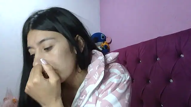 Snapshot of TaylorLove- chatting on 17, 12, 2025 TaylorLove- online show from 17, 12, 2025