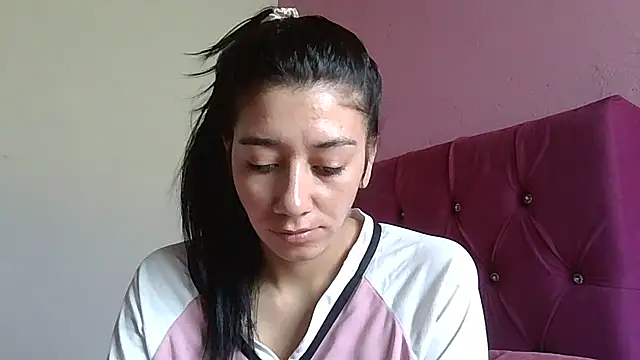 Snapshot of TaylorLove- chatting on 17, 12, 2025 TaylorLove- online show from 17, 12, 2025