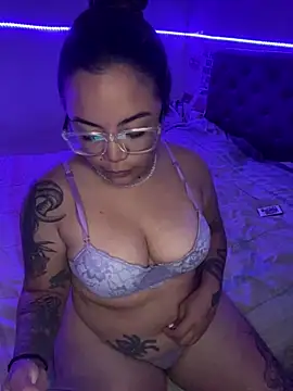 Lindalatina2001 online show from 5, 2, 2026