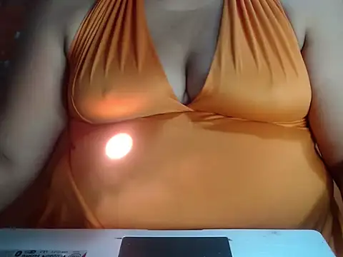 Snapshot of karolbb0 chatting on 21, 12, 2025 karolbb0 online show from 21, 12, 2025