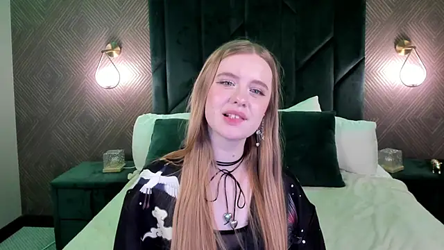 Victori Fox online show from 5, 12, 2025