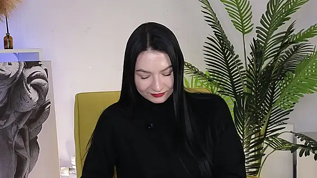 Snapshot of ElodiaMominee chatting on 2, 12, 2025 ElodiaMominee online show from 2, 12, 2025