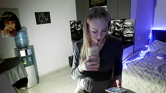 LunaPeony online show from 26, 2, 2026