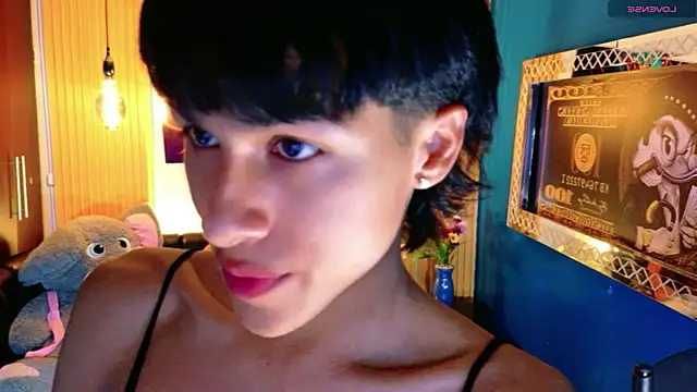 Snapshot of StormLuxX chatting on 21, 4, 2026 StormLuxX online show from 21, 4, 2026
