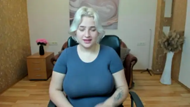 Snapshot of Olivia_Quinns chatting on 2, 12, 2025 Olivia Quinns online show from 2, 12, 2025