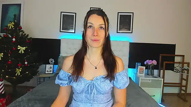 KiraNeeww online show from 8, 1, 2026