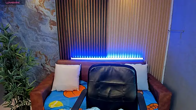 TiffanyHoustton online show from 20, 2, 2026