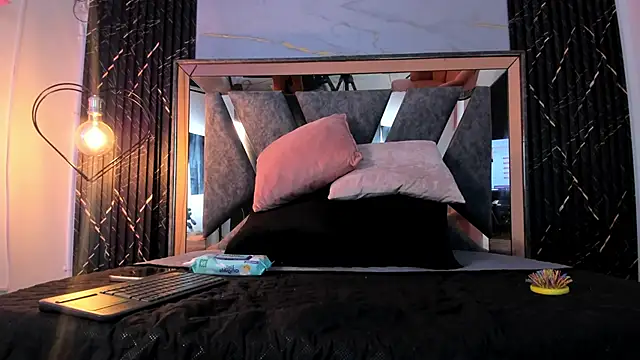 Hotty redd online show from 3, 12, 2025