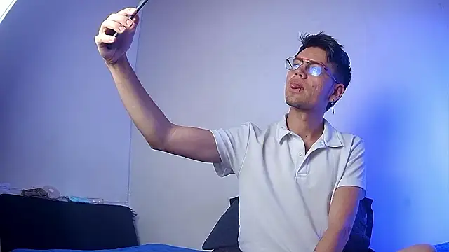 nicolatinboy online show from 11, 2, 2026