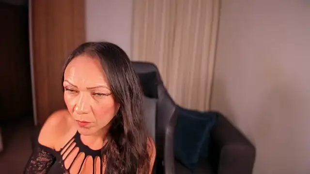 Snapshot of Cleoember_ chatting on 8, 1, 2026 Cleoember online show from 8, 1, 2026