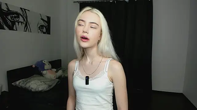 Snapshot of GoldCurve chatting on 5, 12, 2025 GoldCurve online show from 5, 12, 2025