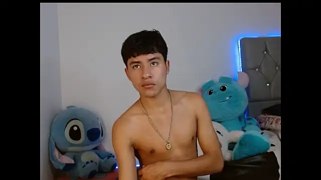 Sebas Ross04 online show from 4, 3, 2026