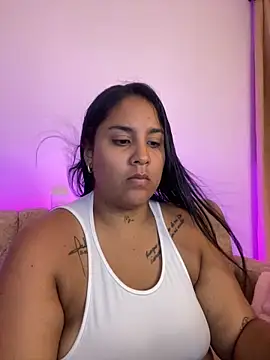 Snapshot of YenthCorona chatting on 25, 5, 2026 YenthCorona online show from 25, 5, 2026