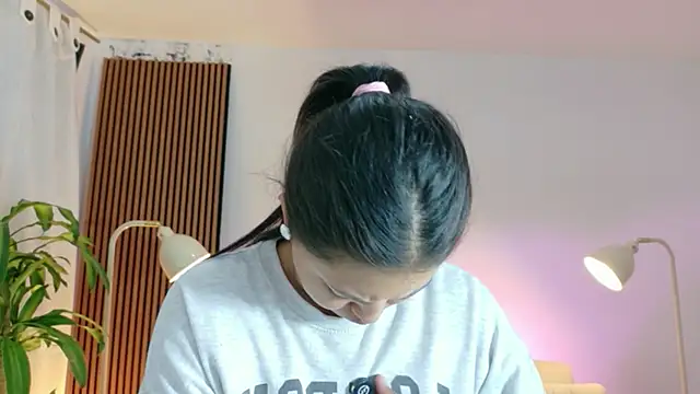 victoria   moon online show from 17, 4, 2026