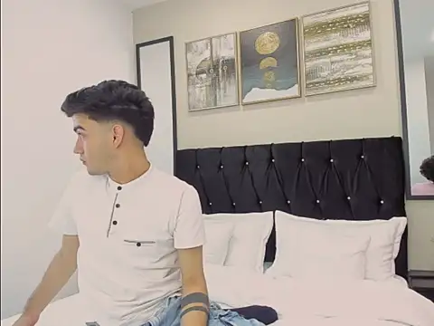 Feiccer Thomson1 online show from 4, 12, 2025