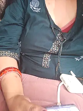 Snapshot of desiriya14 chatting on 1, 6, 2026 desiriya14 online show from 1, 6, 2026