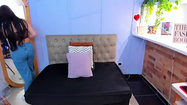 Snapshot of maiterivas chatting on 15, 12, 2025 maiterivas online show from 15, 12, 2025