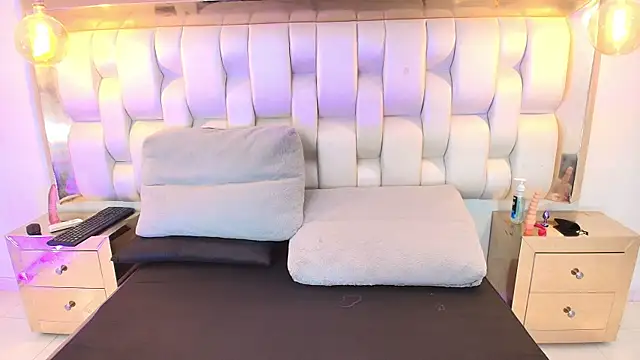 AprillRoss online show from 5, 1, 2026