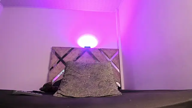 nessabarret  online show from 7, 1, 2026