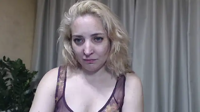 Snapshot of sweetpussy chatting on 9, 6, 2026 sweetpussy online show from 9, 6, 2026