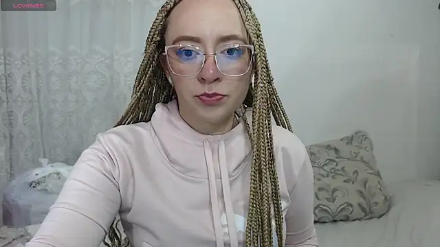 Snapshot of Adaraah chatting on 15, 12, 2025 Adaraah online show from 15, 12, 2025