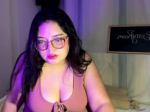 Snapshot of Tina_Blue chatting on 16, 12, 2025 Tina Blue online show from 16, 12, 2025