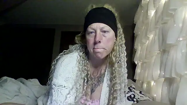 Outdoorchicjj online show from 17, 2, 2026